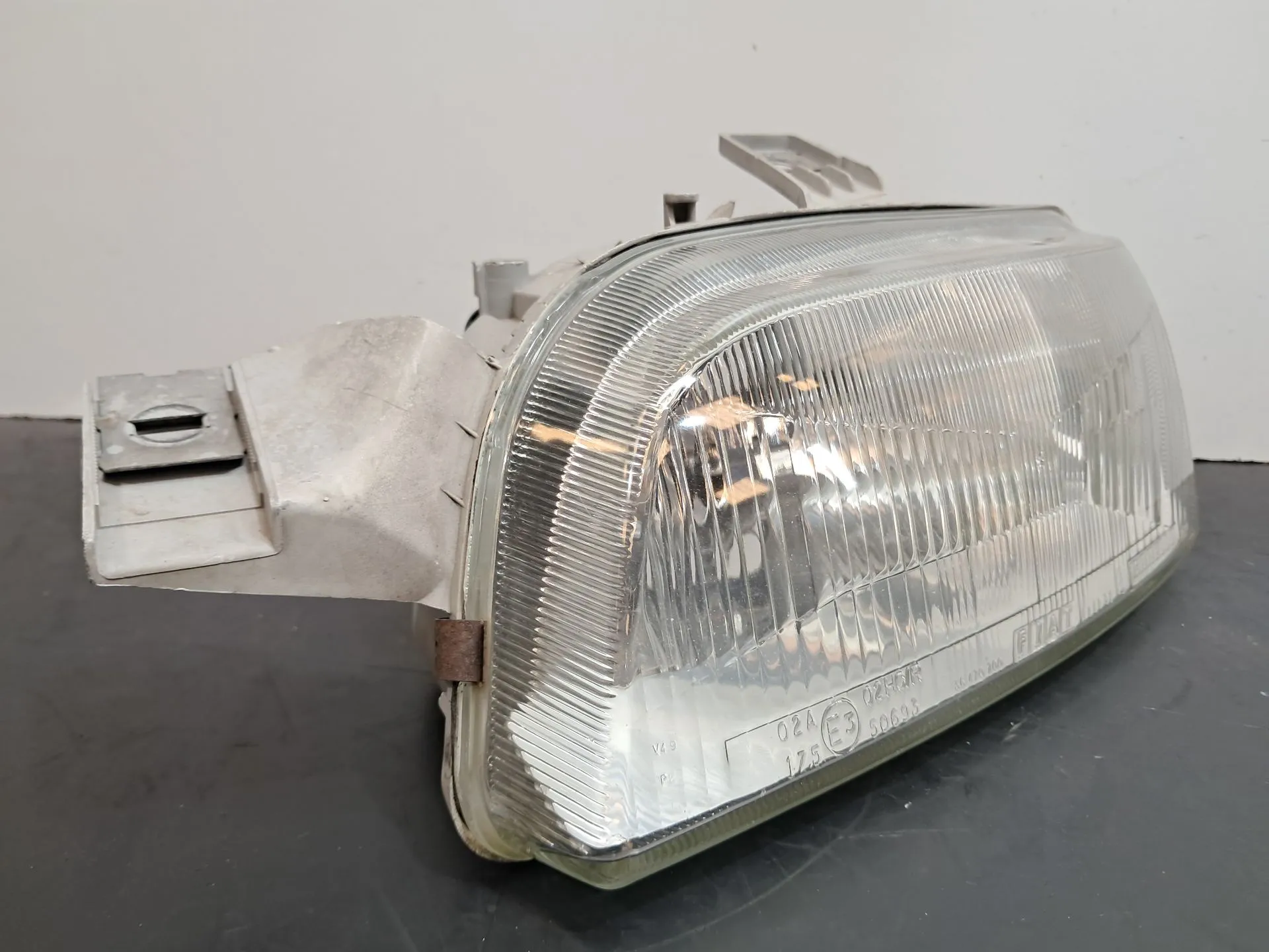 Ótica / farol esquerda FIAT Punto (176_) Imagem-1