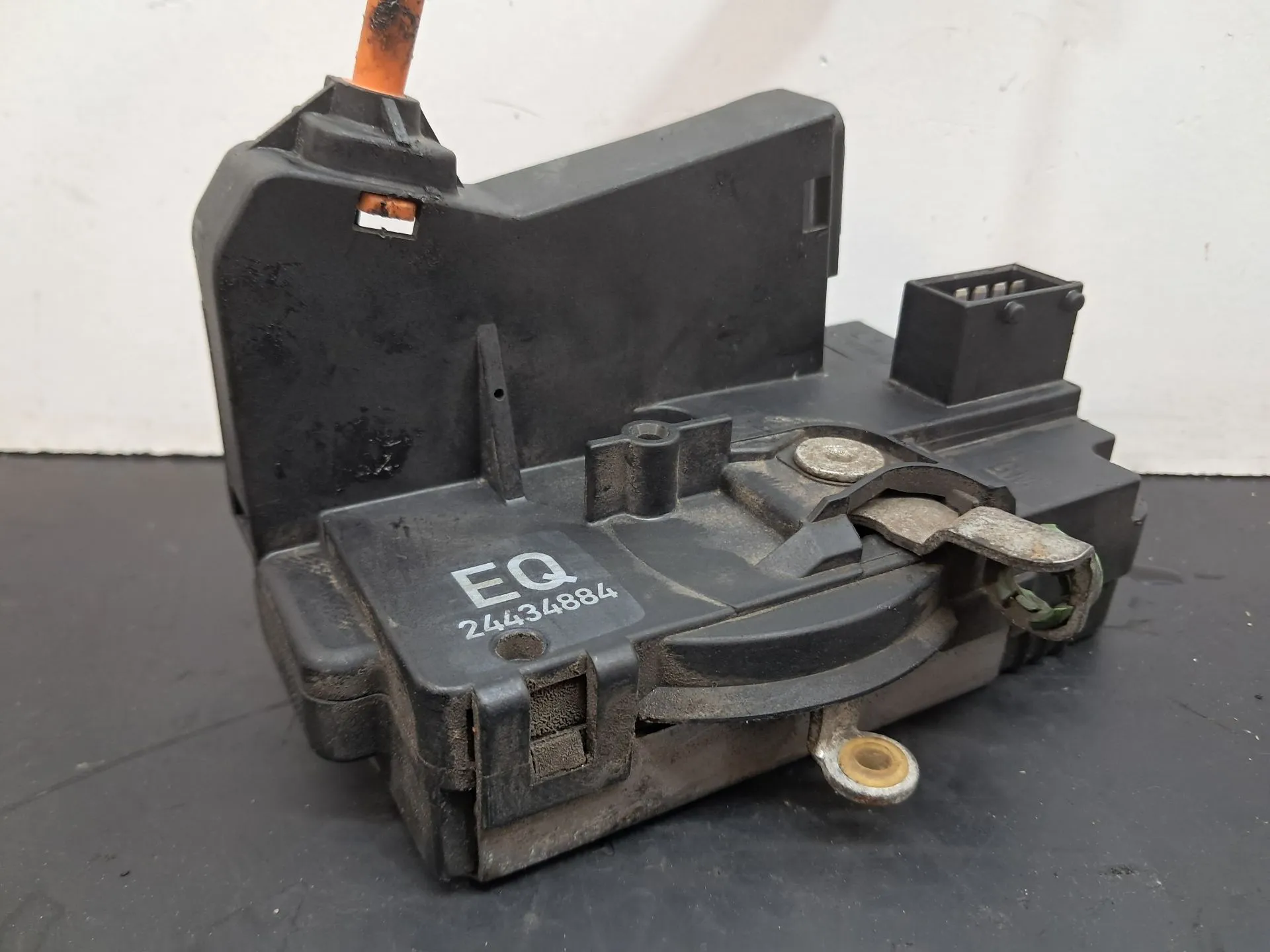 Cerradura / cierre puerta delantero izquierdo OPEL Corsa C Imagem-1