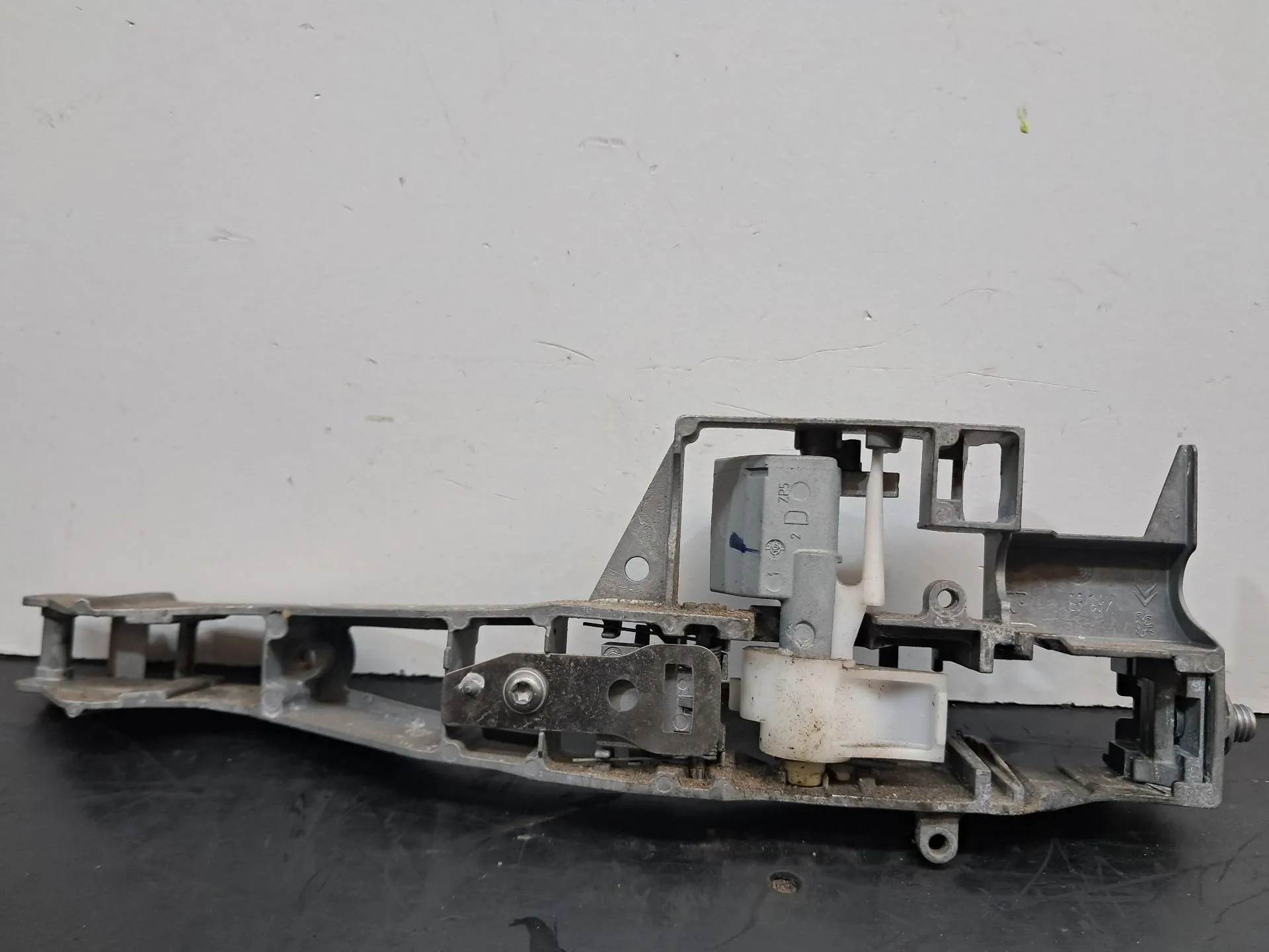 Right rear door handle support CITROËN C3 II (SC_) Imagem-1