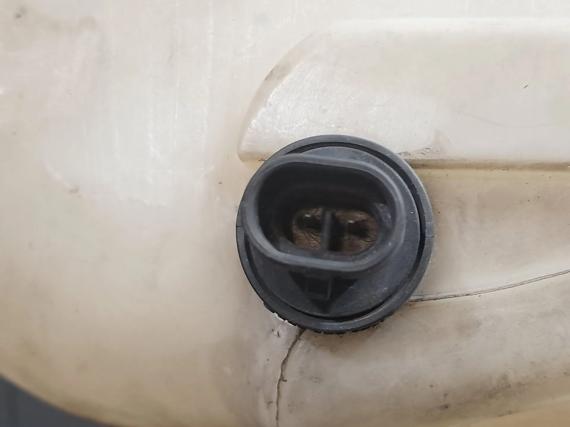 Windshield washer tank MERCEDES-BENZ Vito Combi (638) Imagem-3