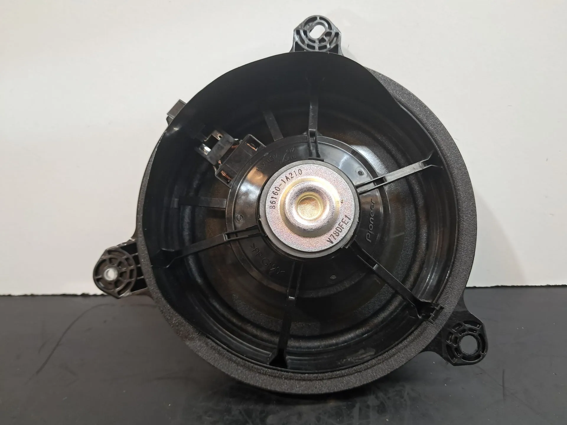 Columna de sonido TOYOTA RAV4 V (_A5_, _H5_) Imagem-1