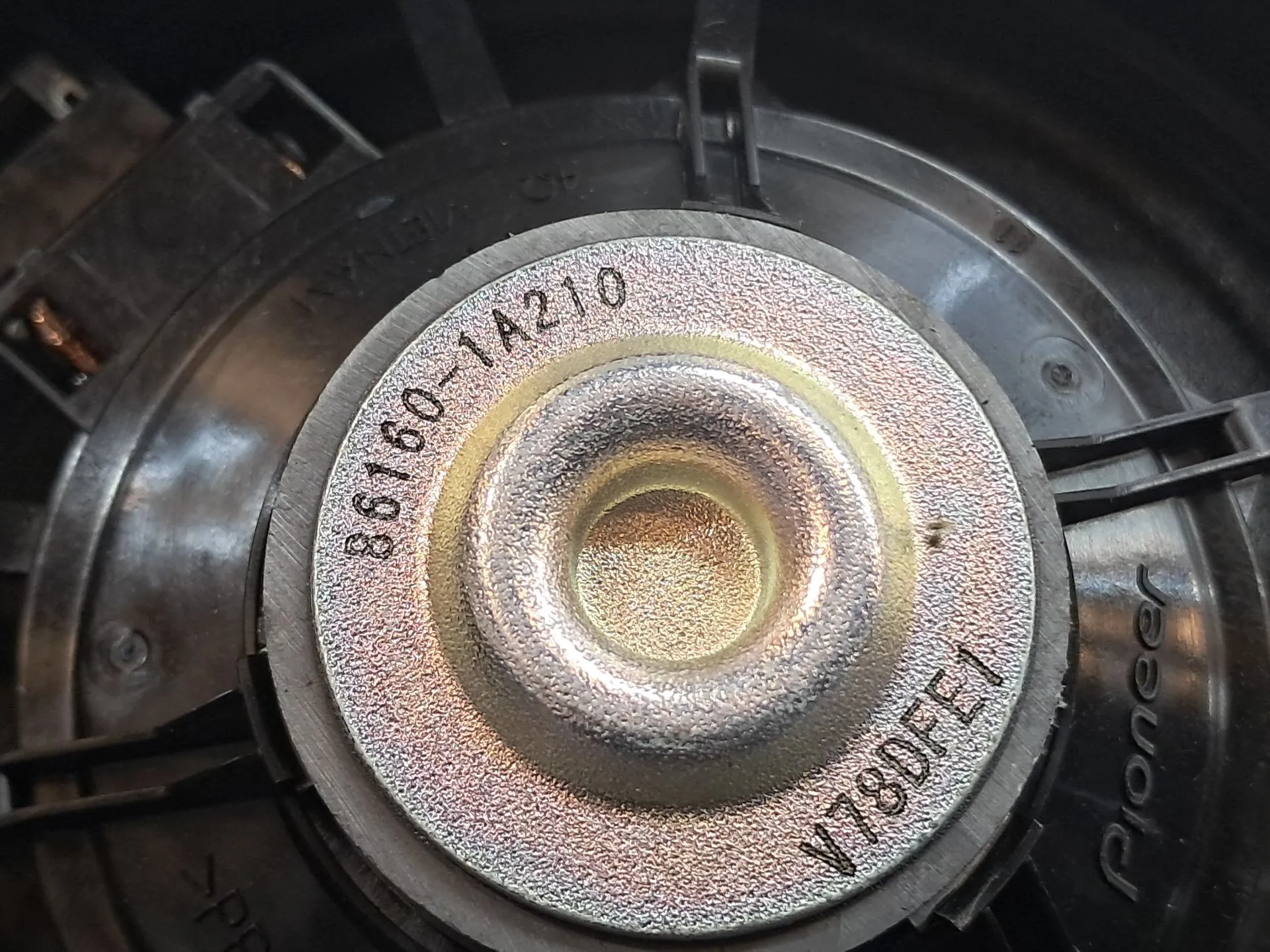 Columna de sonido TOYOTA RAV4 V (_A5_, _H5_) Imagem-2