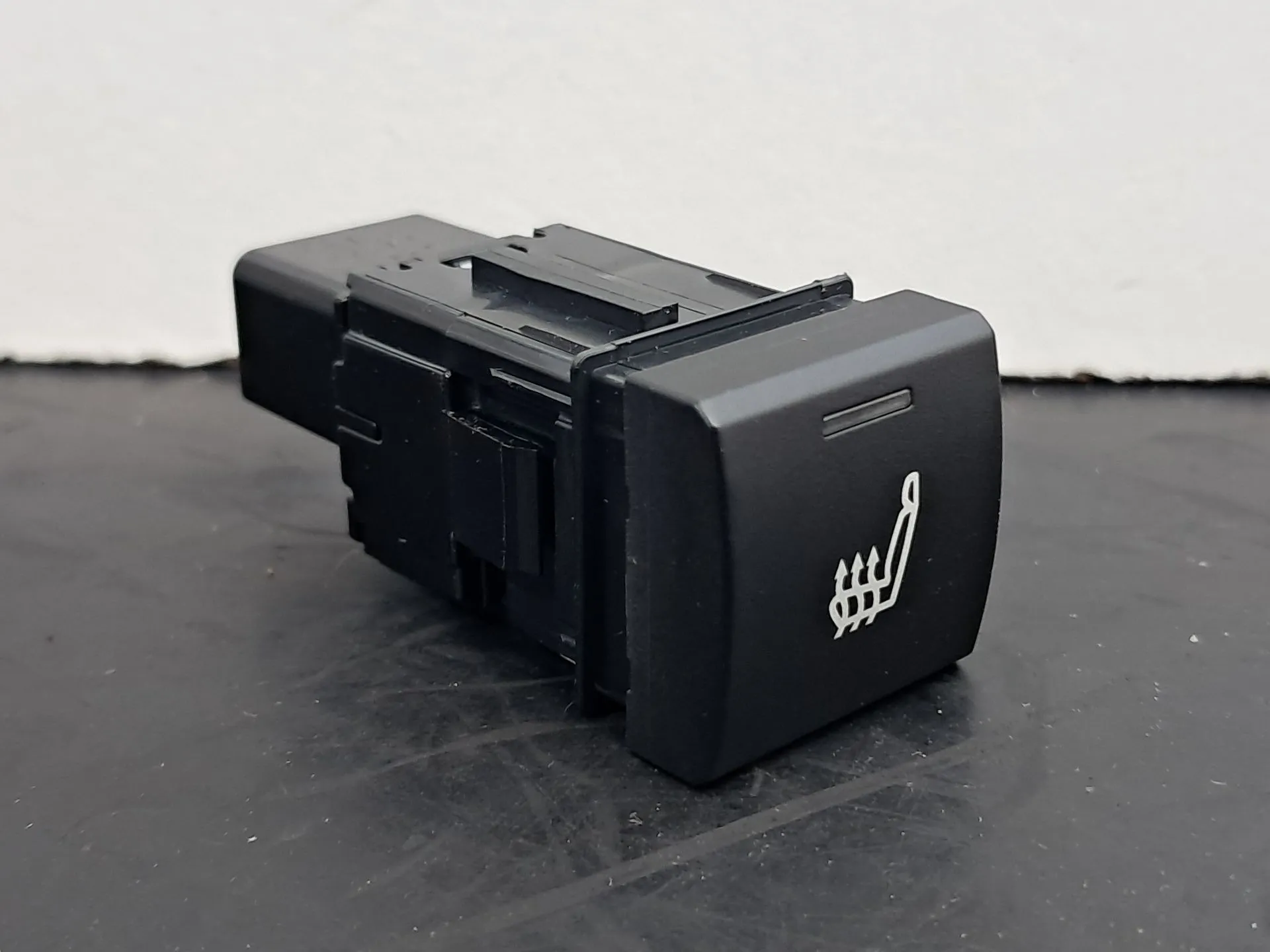 Bouton / interrupteur chauffage sièges TOYOTA RAV4 V (_A5_, _H5_)
