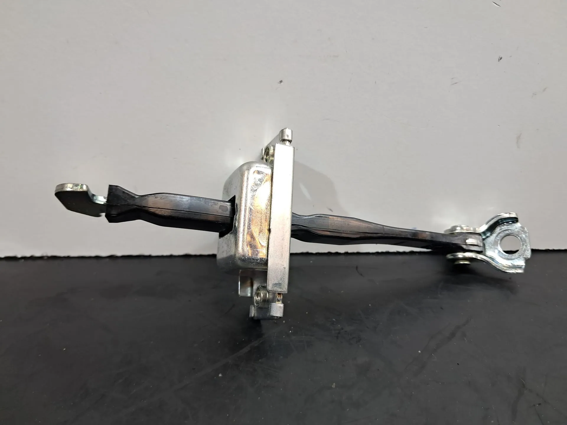 Limitador de puerta delantero derecho TOYOTA RAV4 V (_A5_, _H5_) Imagem-2