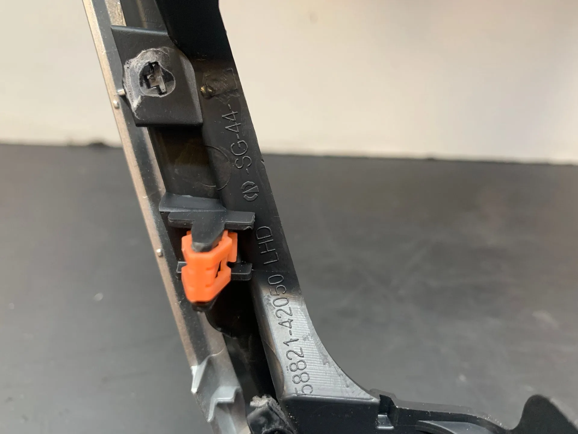 Panneau revêtement console centrale / radio TOYOTA RAV4 V (_A5_, _H5_) Imagem-4