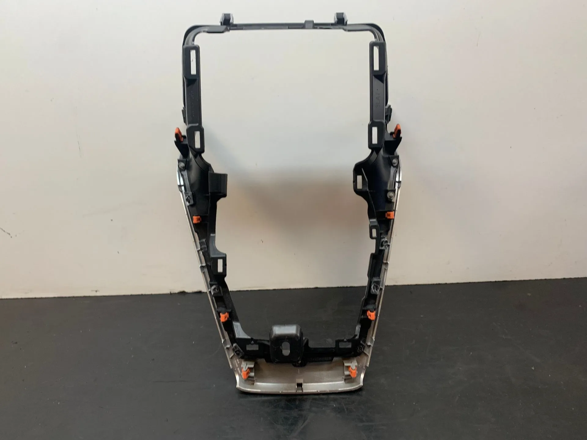 Panneau revêtement console centrale / radio TOYOTA RAV4 V (_A5_, _H5_) Imagem-3
