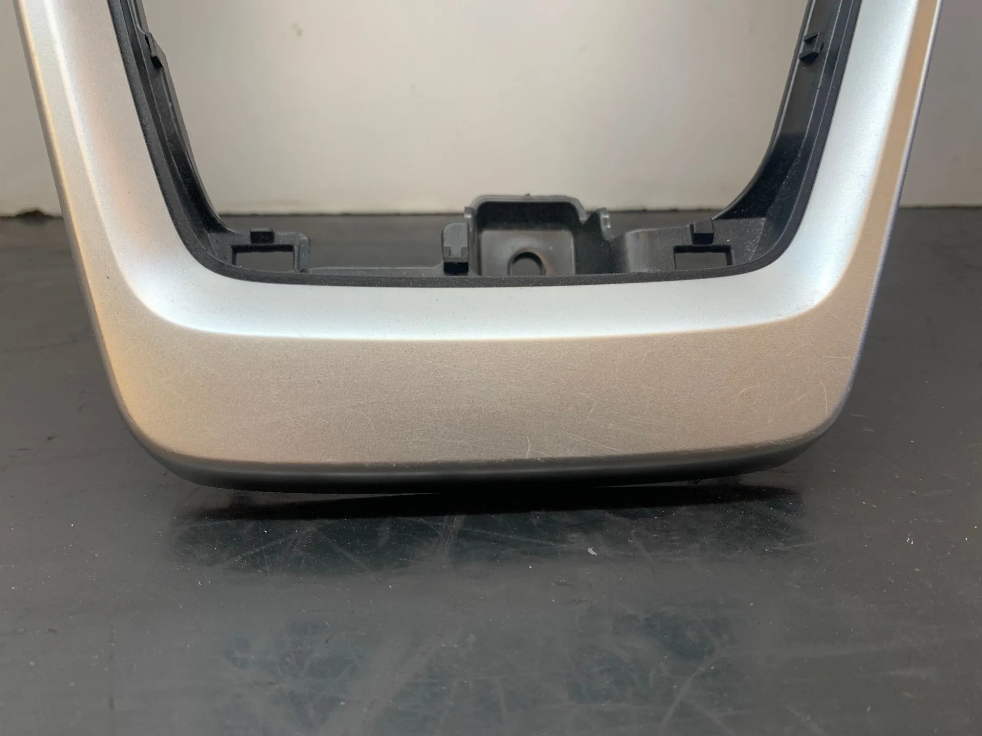 Panneau revêtement console centrale / radio TOYOTA RAV4 V (_A5_, _H5_) Imagem-2