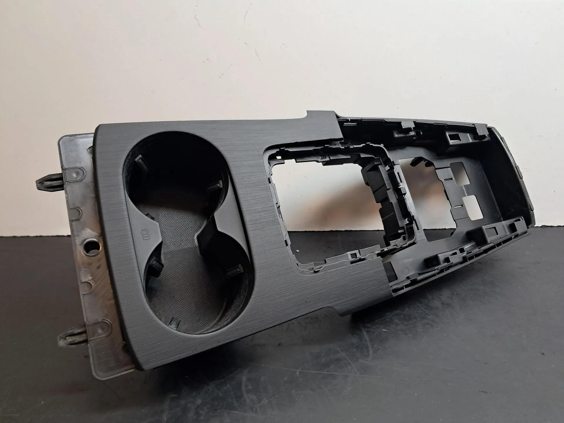 Center console  AUDI A3 Sportback (8VA, 8VF)