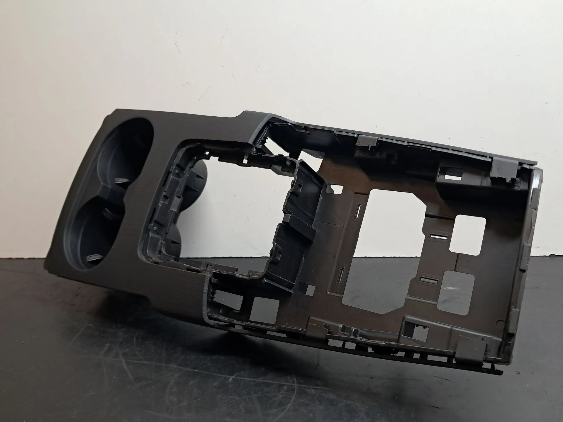 Center console  AUDI A3 Sportback (8VA, 8VF) Imagem-1