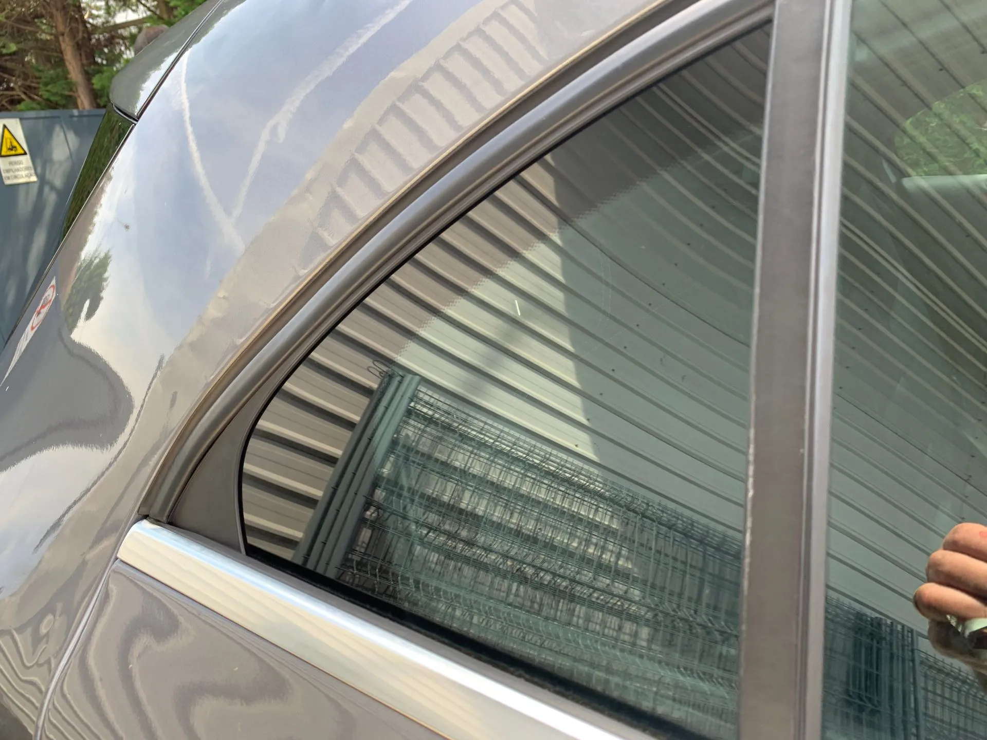 Vidrio triangular puerta Trasero Derecho MERCEDES-BENZ Classe A (W176) Imagem-1