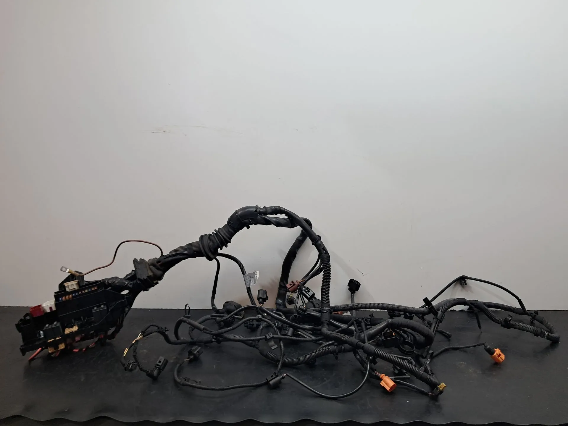 Engine electrical installation / engine wiring AUDI A4 (8K2, B8)
