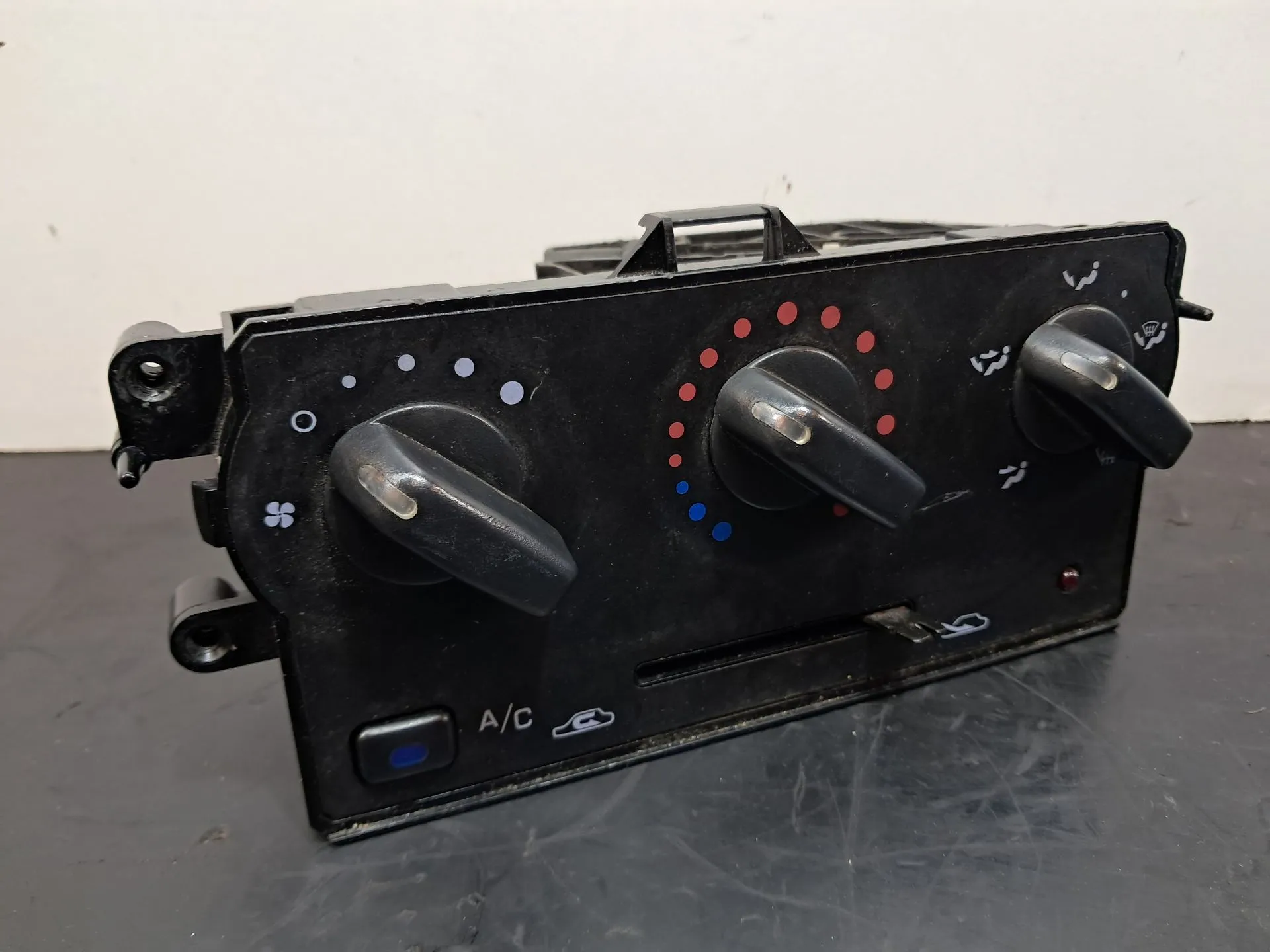 Climate control NISSAN Micra II (K11)