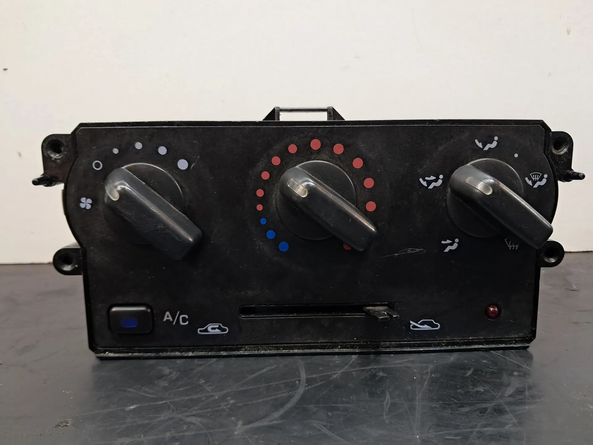 Climate control NISSAN Micra II (K11) Imagem-1