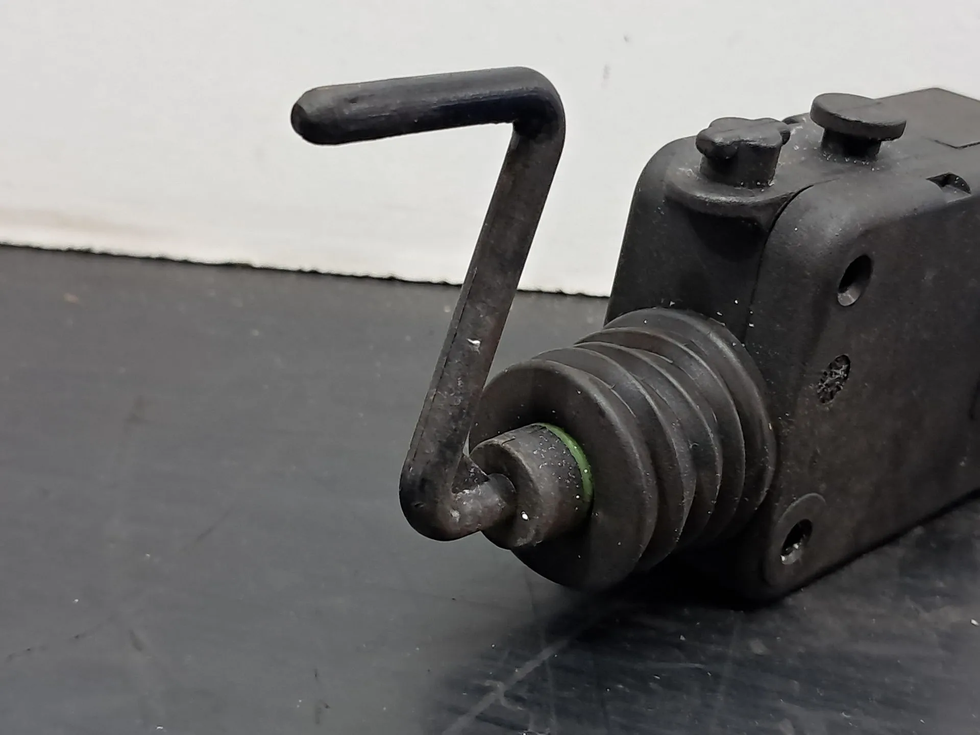 Attuatore Serratura serbatoio carburante OPEL Corsa B Imagem-4