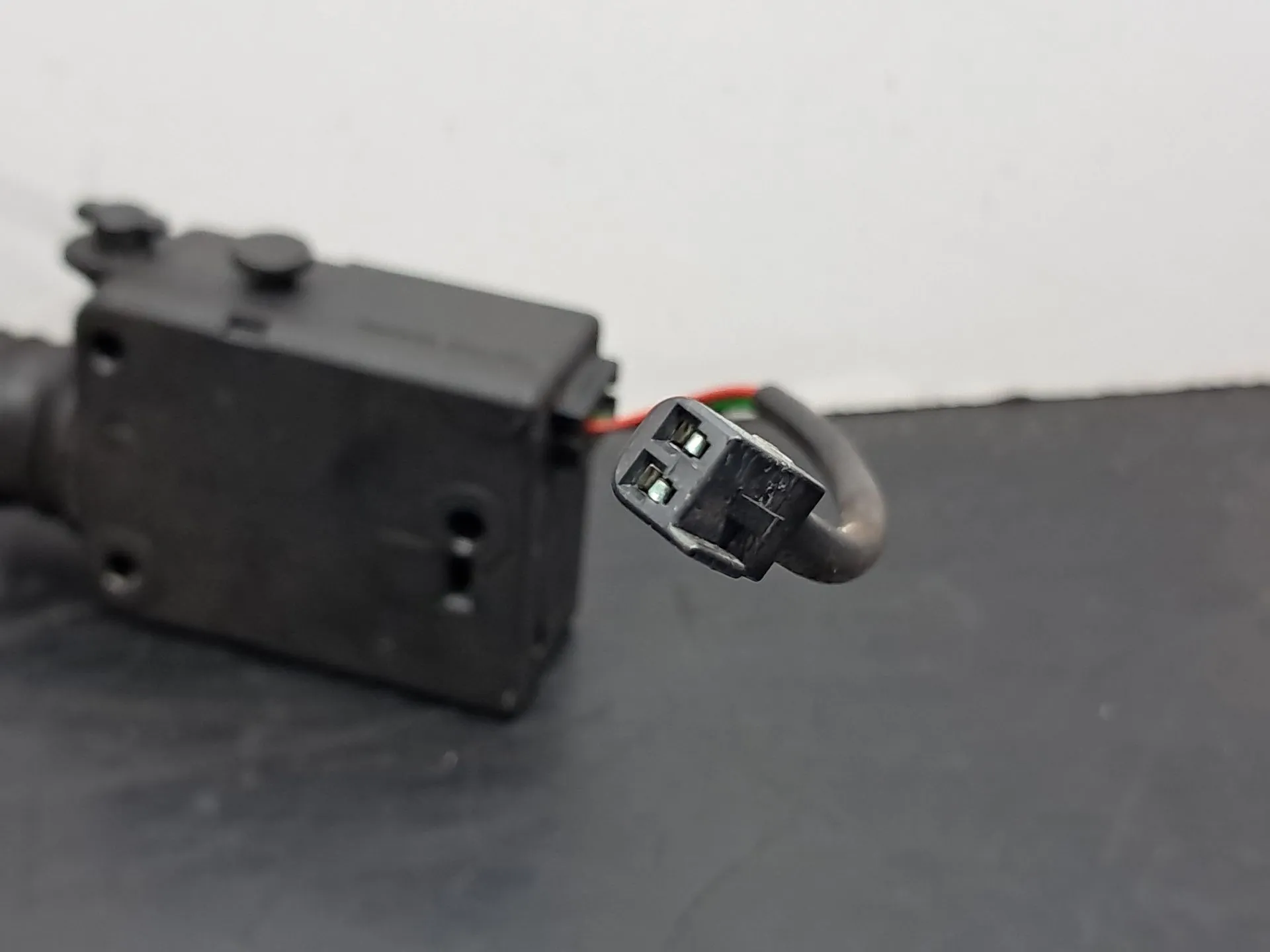 Attuatore Serratura serbatoio carburante OPEL Corsa B Imagem-3