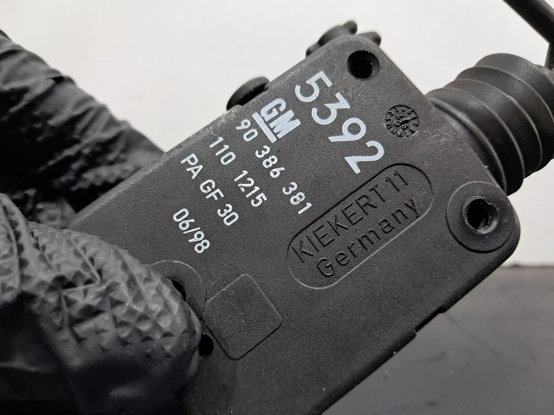 Attuatore Serratura serbatoio carburante OPEL Corsa B Imagem-1