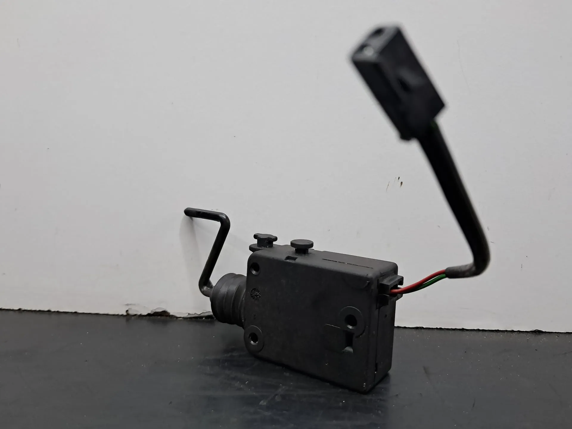 Attuatore Serratura serbatoio carburante OPEL Corsa B Imagem-2