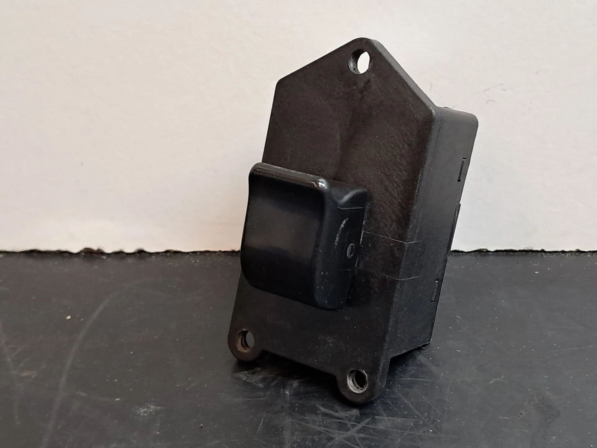 Right Front window control NISSAN Micra II (K11)