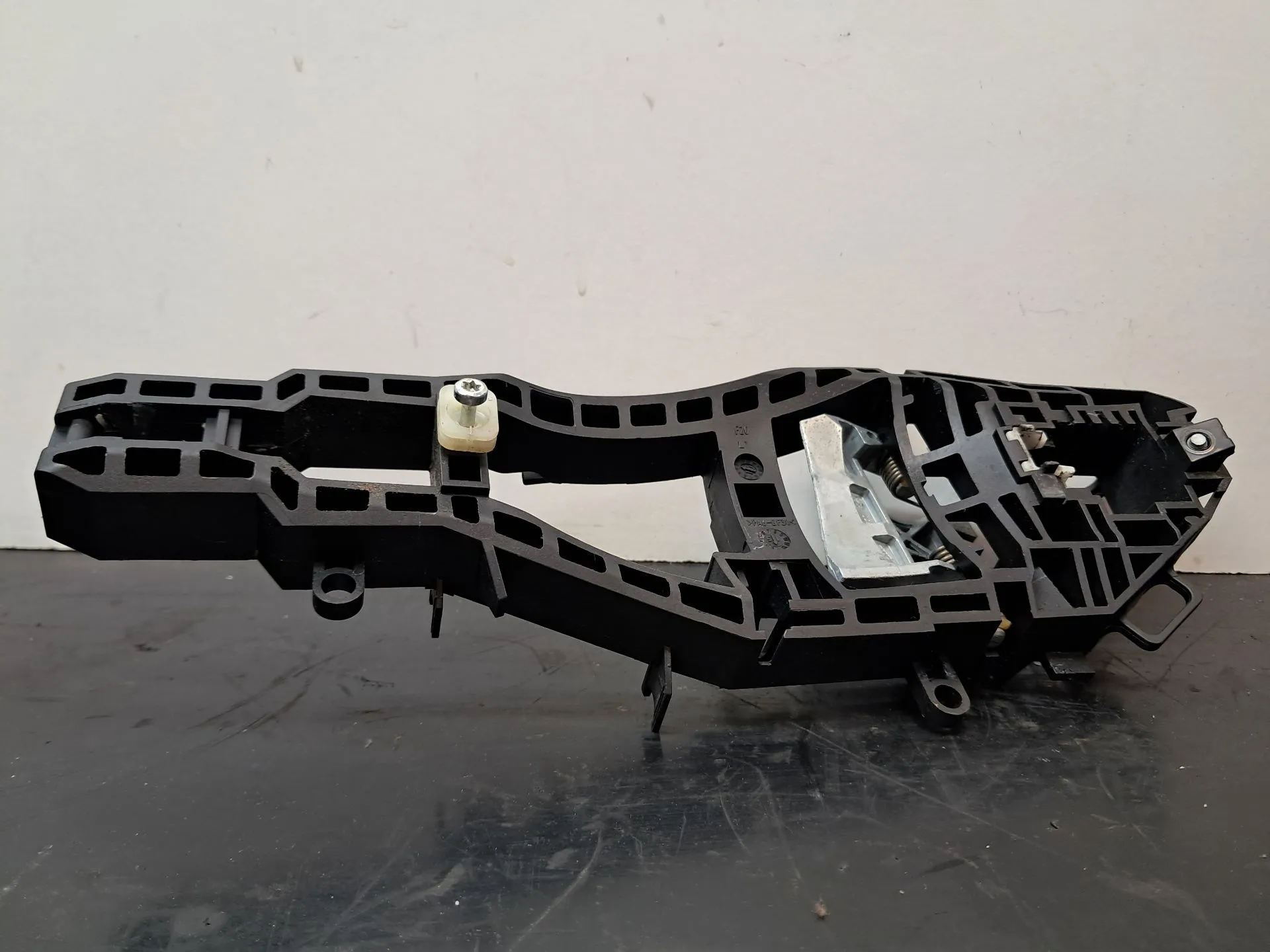 Support poignée porte arrière gauche BMW 1 (F20) Imagem-1