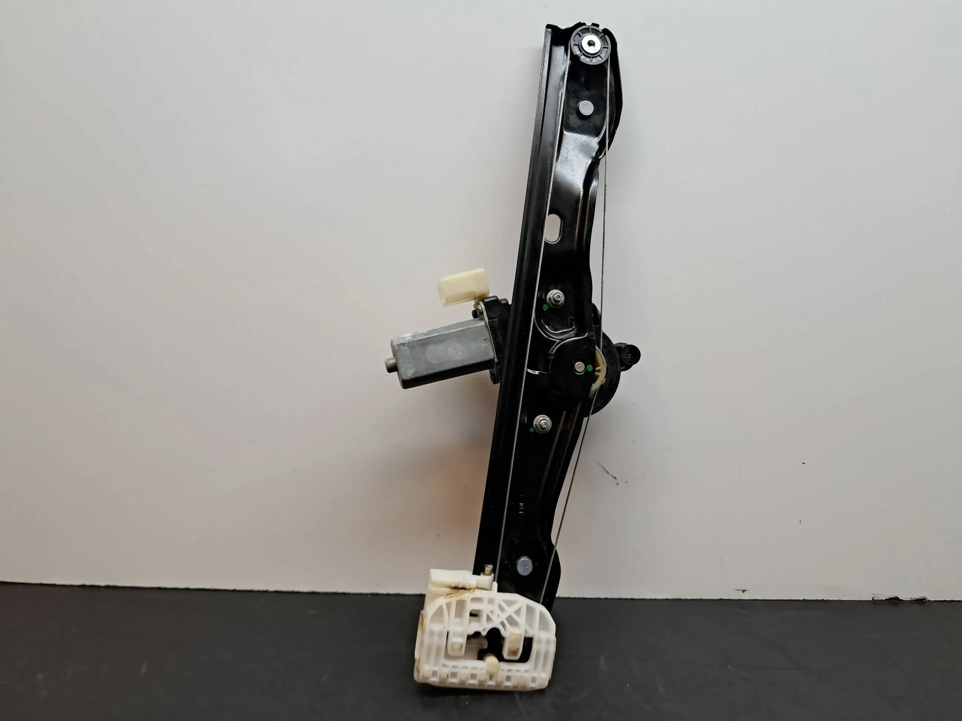 Alzavetro posteriore sinistro BMW 1 (F20) Imagem-6