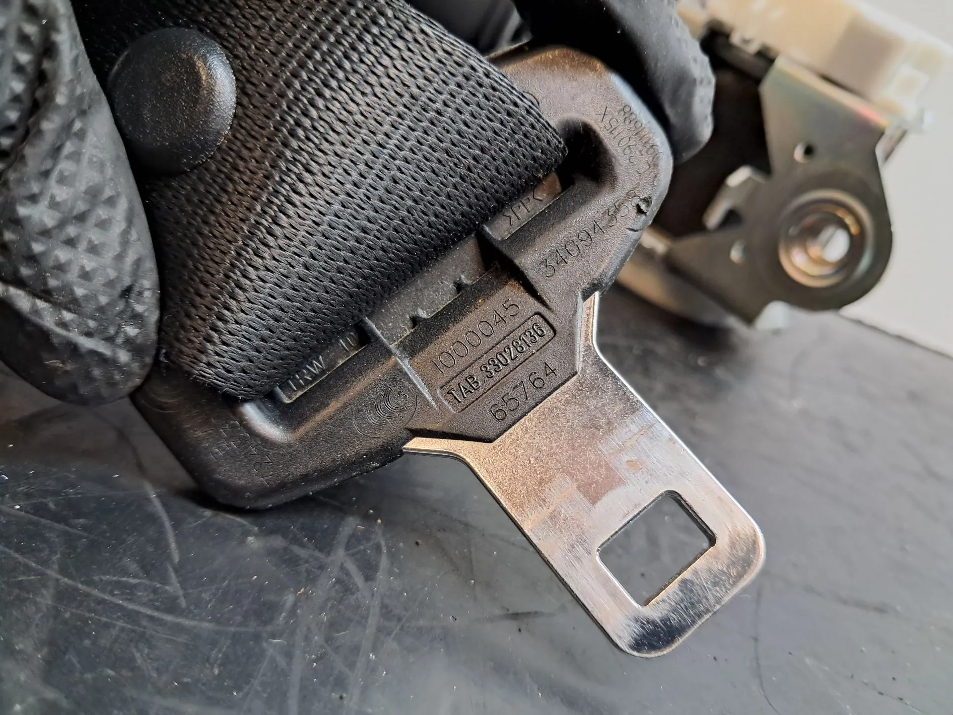 Right front seatbelt pretensioner BMW 1 (F20) Imagem-2