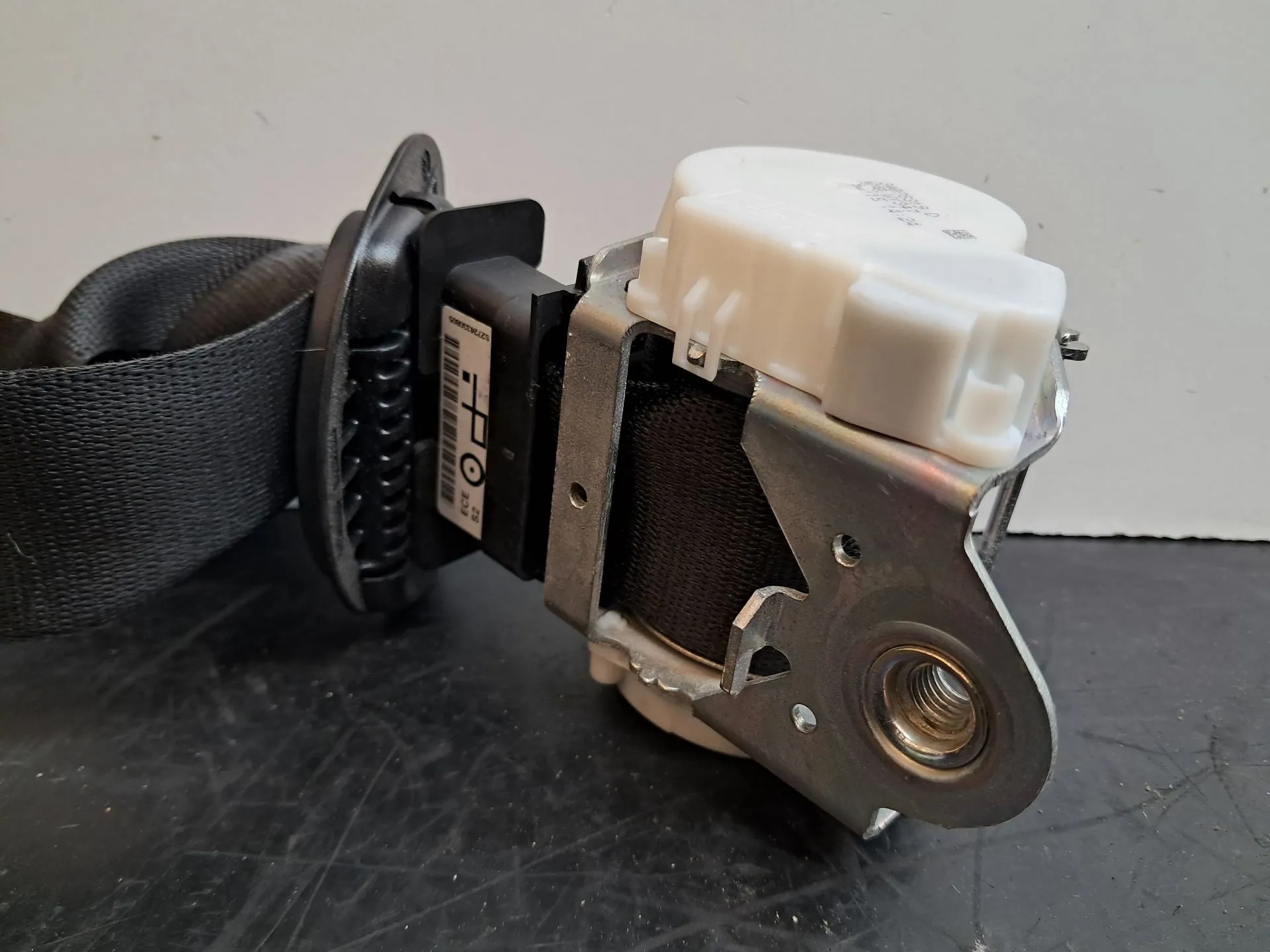Right front seatbelt pretensioner BMW 1 (F20) Imagem-3