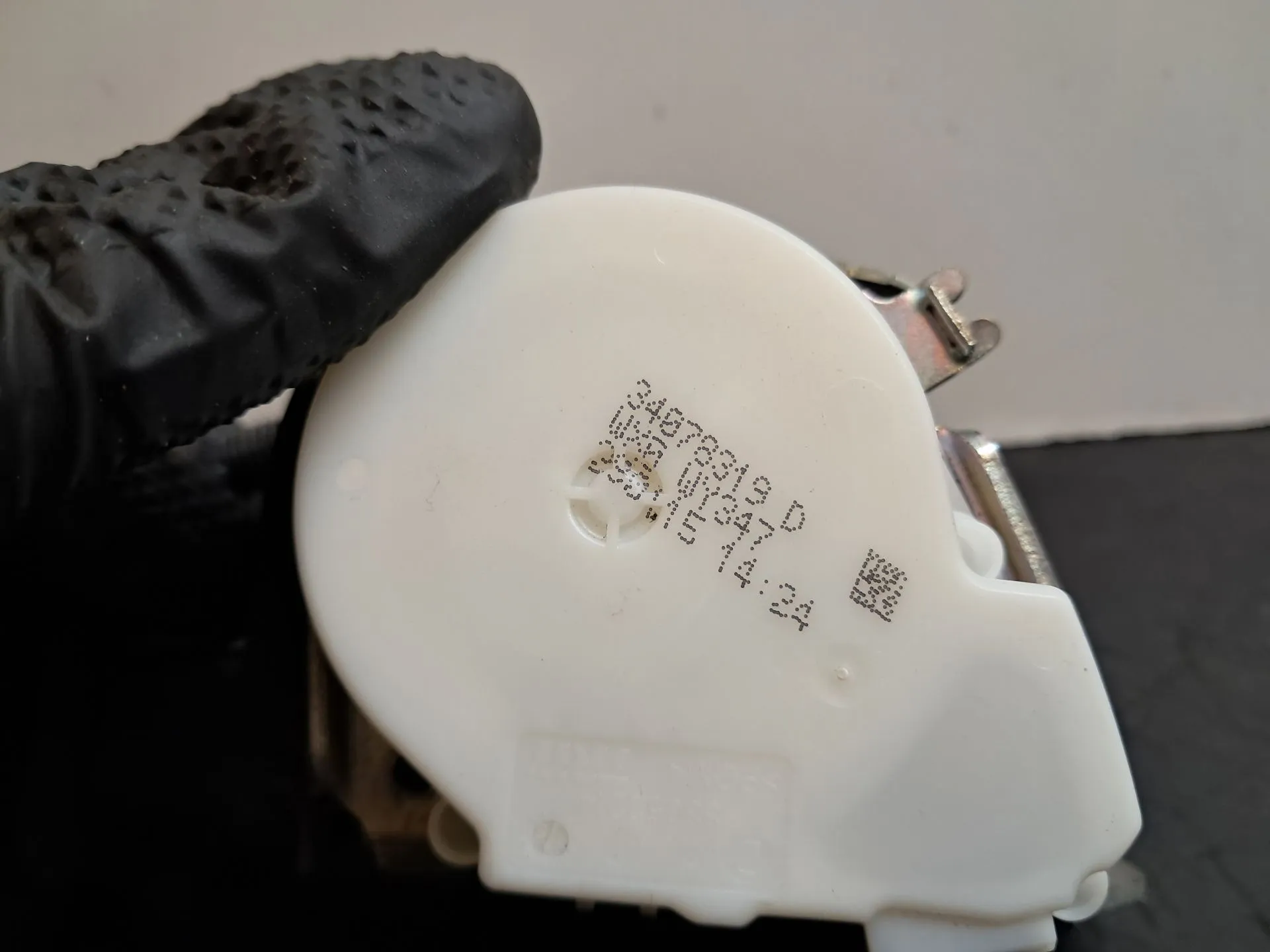 Right front seatbelt pretensioner BMW 1 (F20) Imagem-4