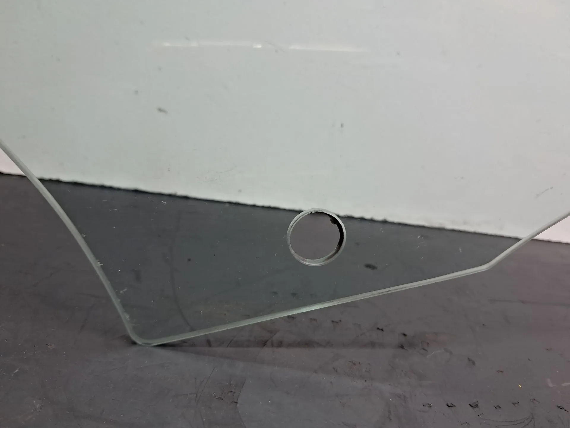 Vidrio puerta Delantero Derecho BMW 1 (F20) Imagem-1