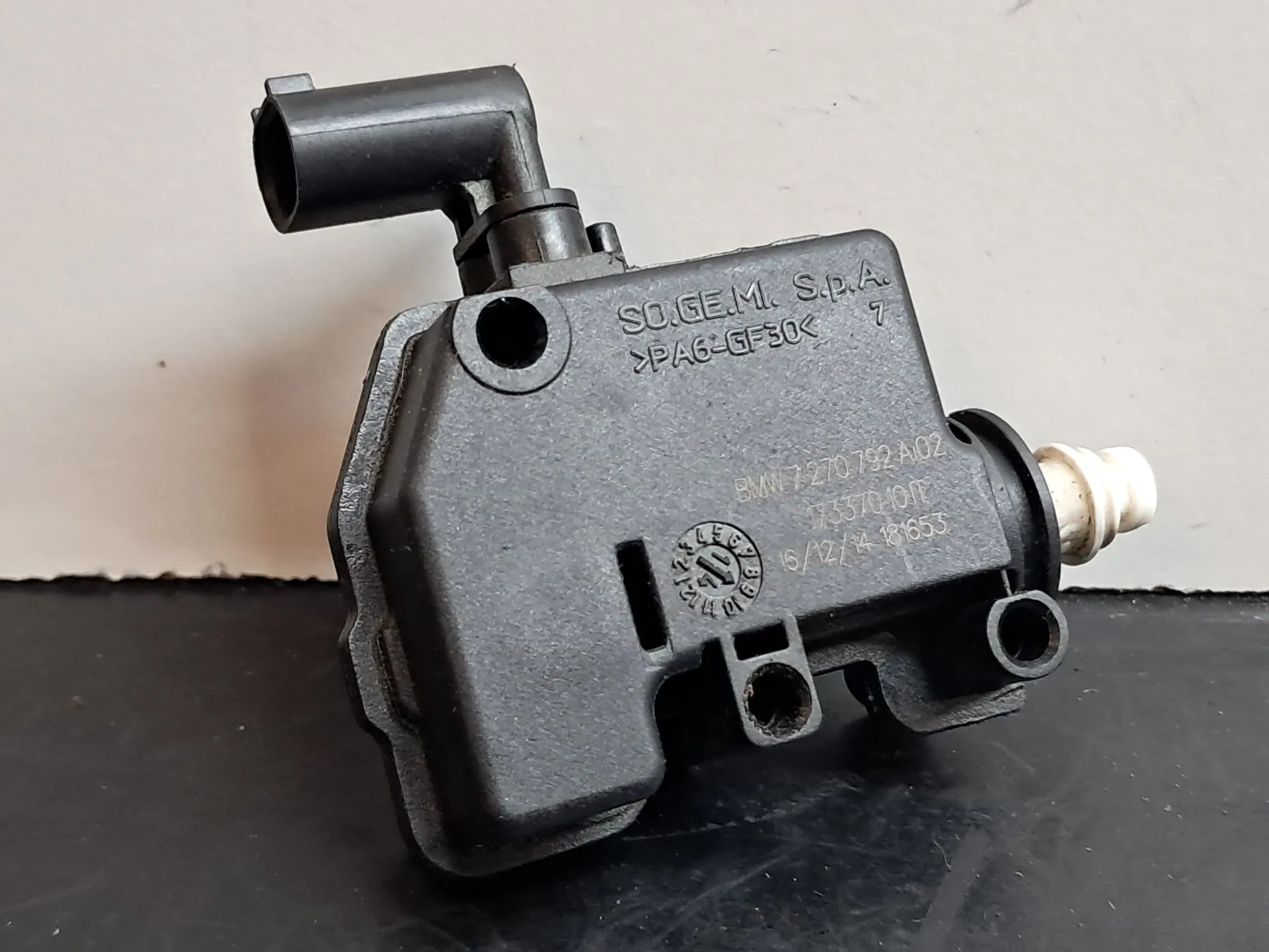 Actuador de cierre del tanque de combustible BMW 1 (F20)