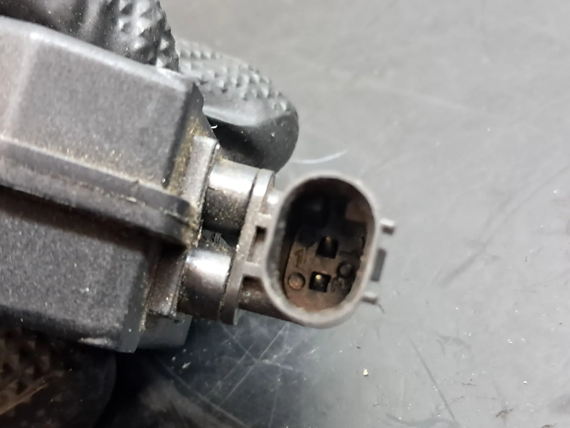 Actuador de cierre del tanque de combustible BMW 1 (F20) Imagem-4