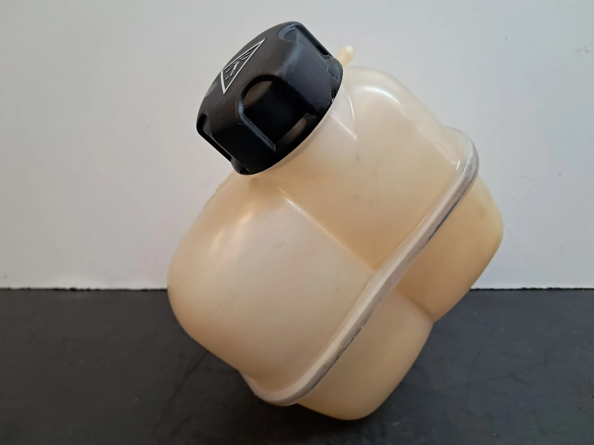 Coolant reservoir MINI Mini (R56) Imagem-1