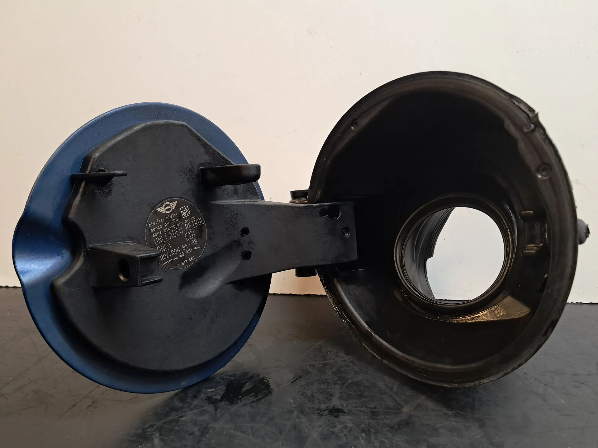 Bouchon/Volet De Trappe De Réservoir à Carburant  MINI Mini (R56) Imagem-1