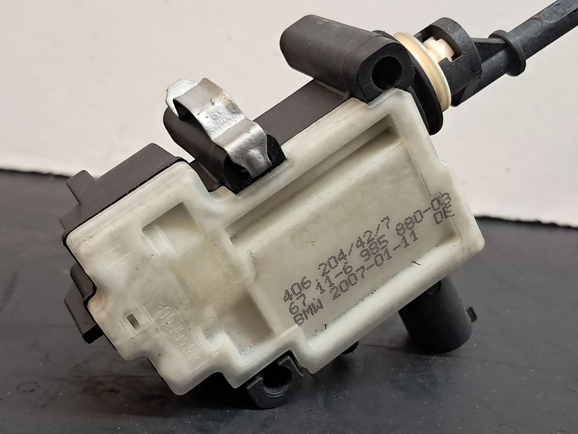 Fuel Tank Cap Lock MINI Mini (R56) Imagem-1