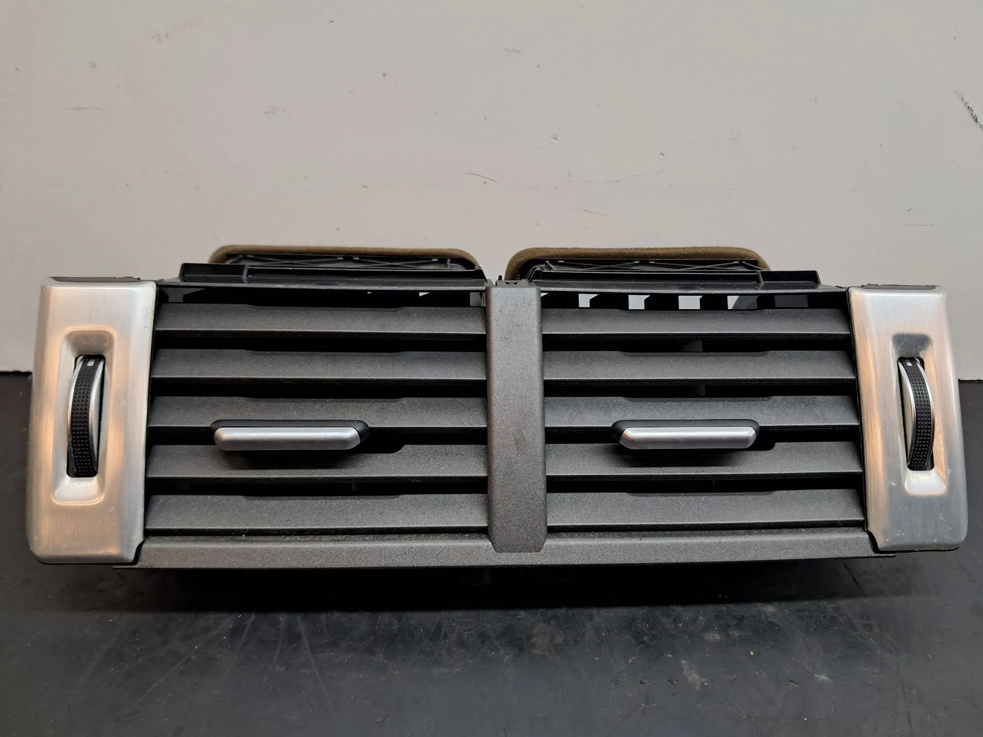 Difusor / salida de aire SEAT Toledo III (5P2) Imagem-1