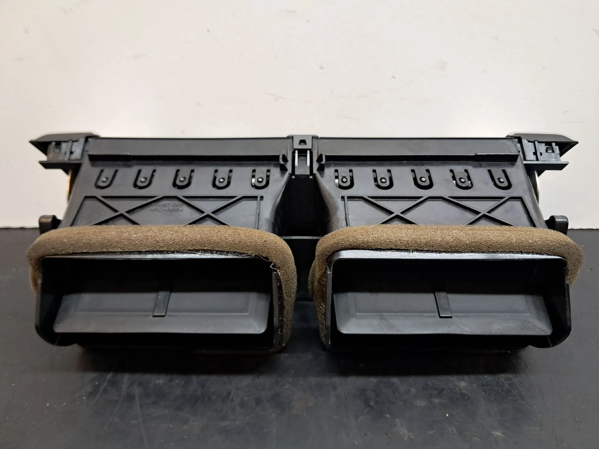 Difusor / salida de aire SEAT Toledo III (5P2) Imagem-2