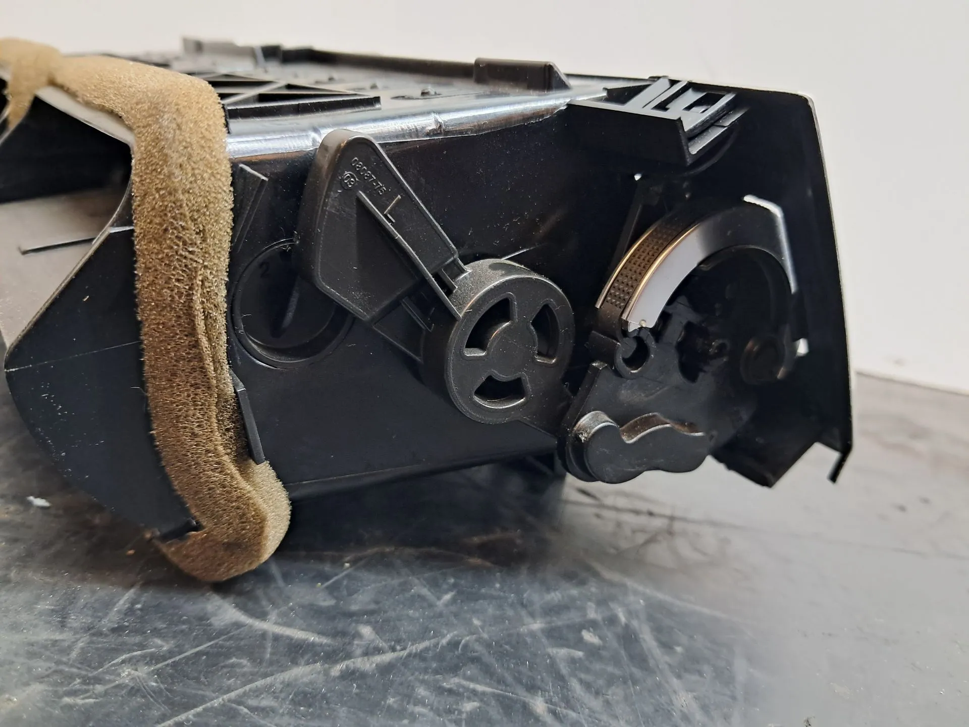Difusor / salida de aire SEAT Toledo III (5P2) Imagem-3
