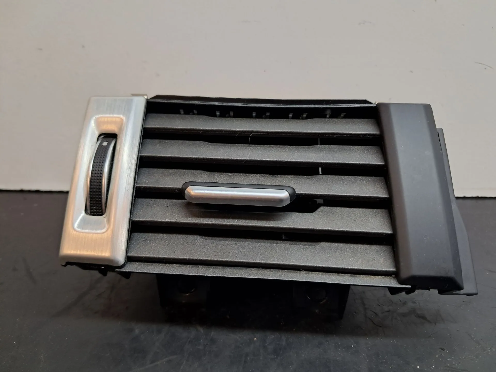 Difusor / salida de aire SEAT Toledo III (5P2) Imagem-1