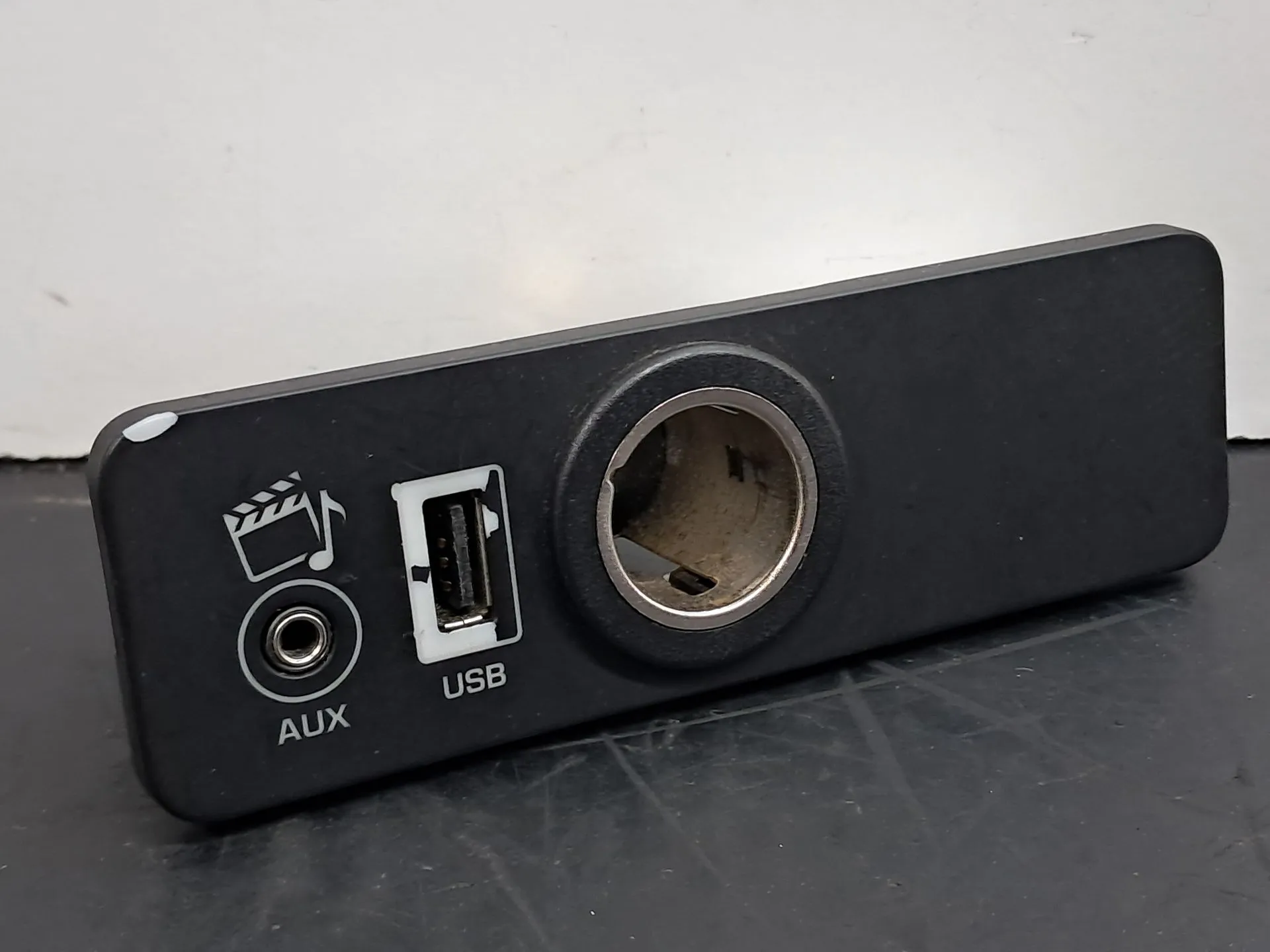 Module USB / AUX / iPod LAND ROVER Range Rover Evoque (L538)