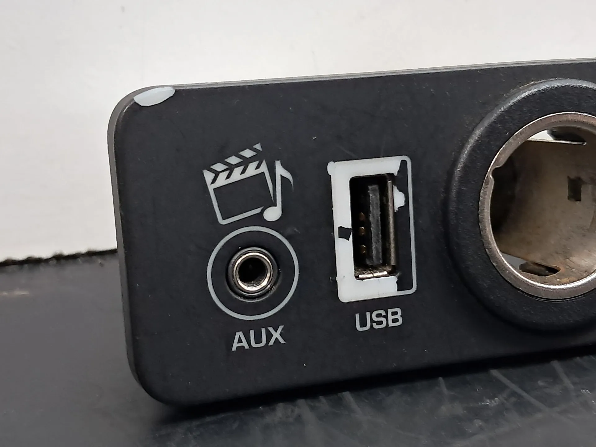 Module USB / AUX / iPod LAND ROVER Range Rover Evoque (L538) Imagem-2
