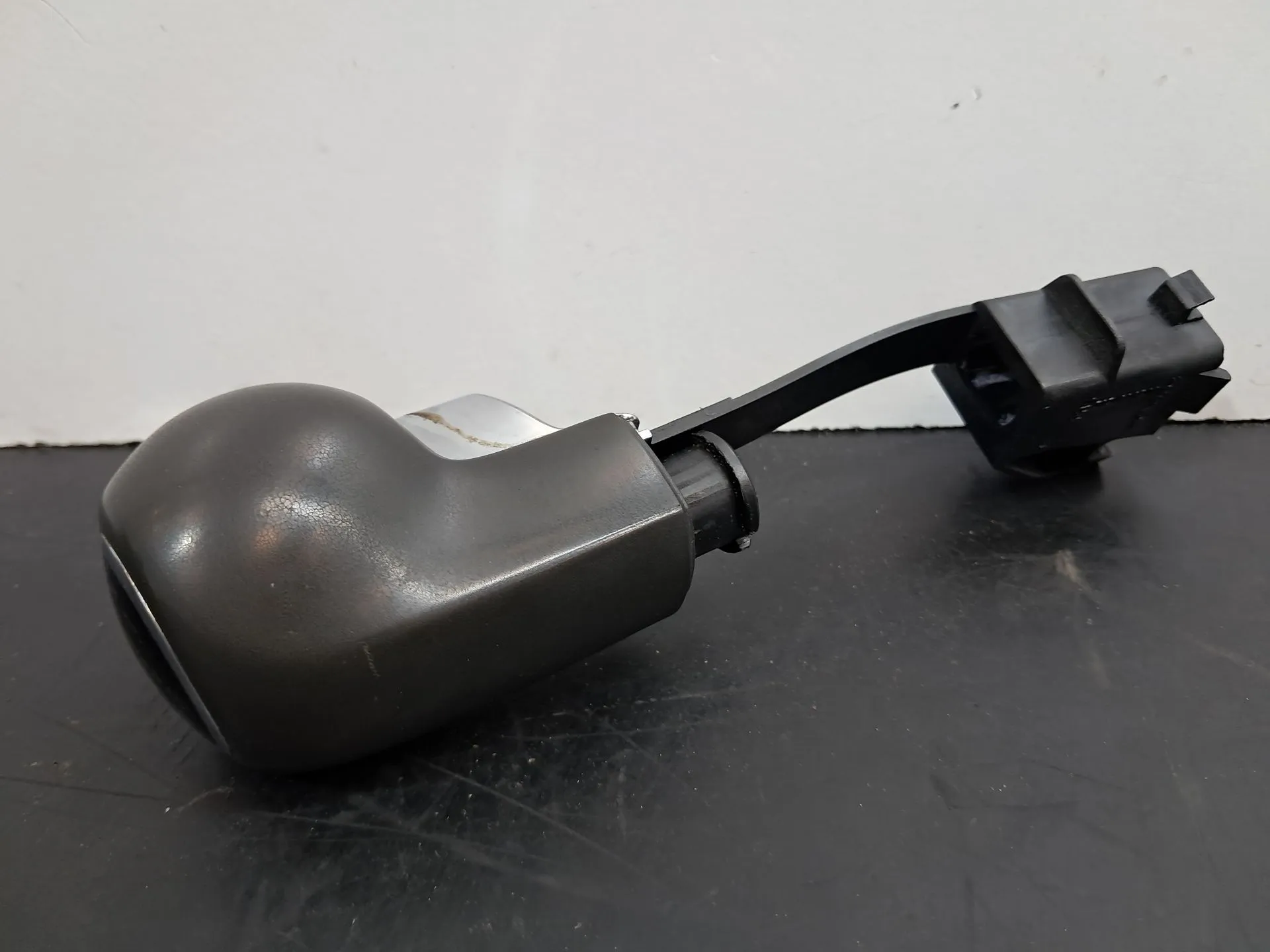 Gear lever shifter / knob  OPEL Astra H Caravan (L35)