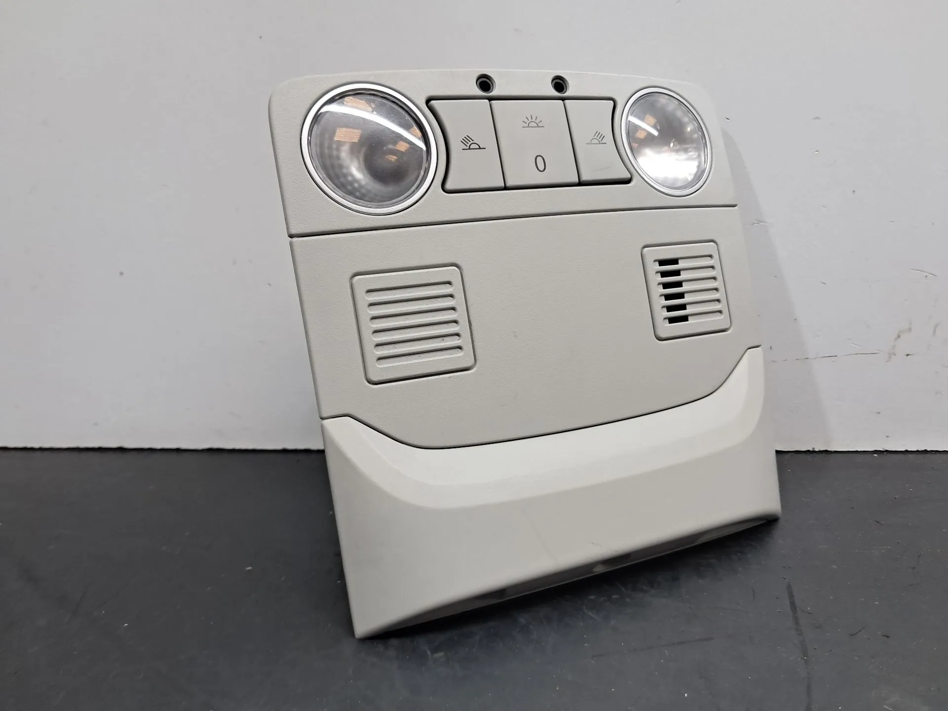 Plafoniera anteriore VOLKSWAGEN Golf VI (5K1)