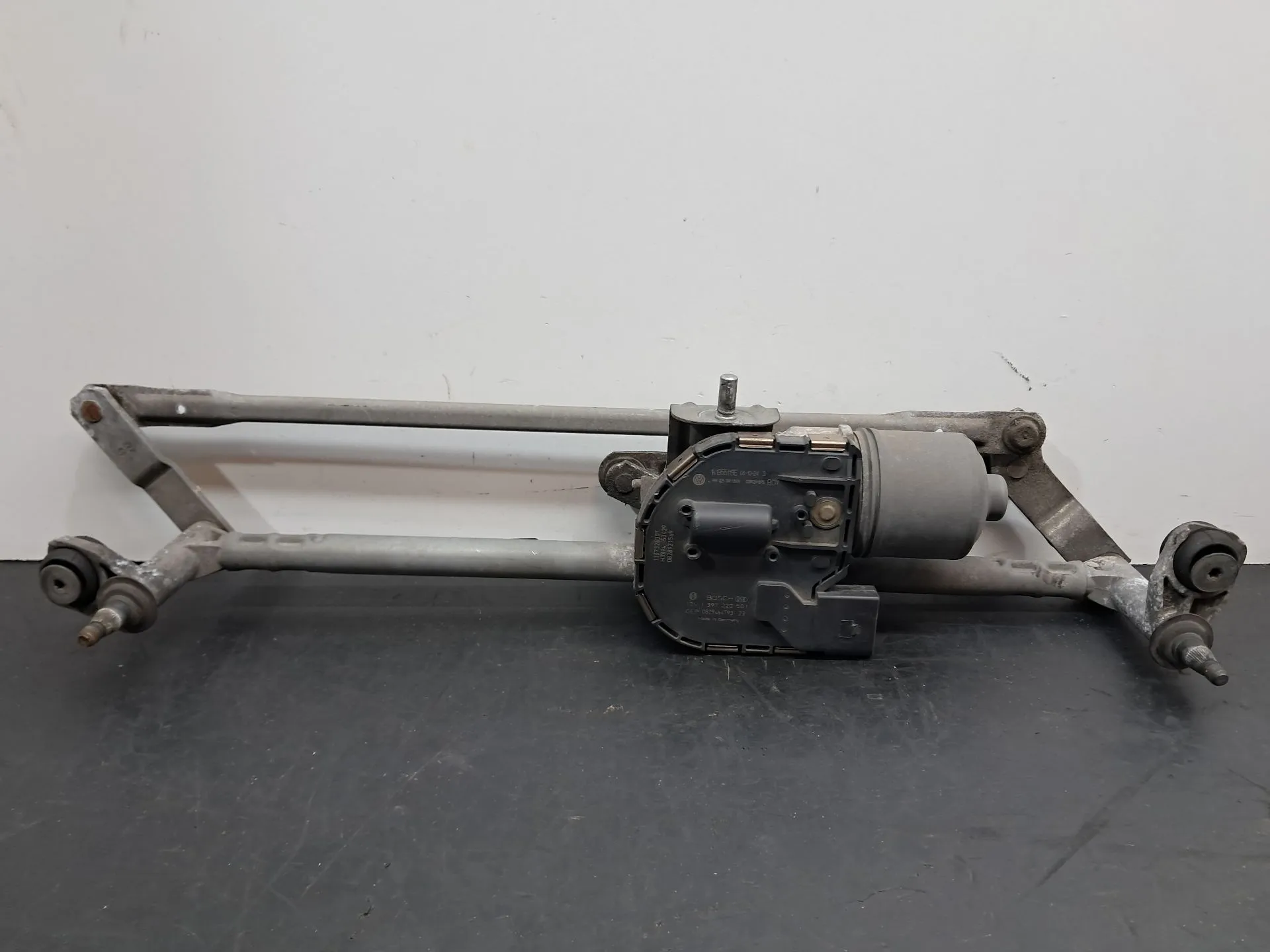 Front Wiper Motor VOLKSWAGEN Golf VI (5K1)