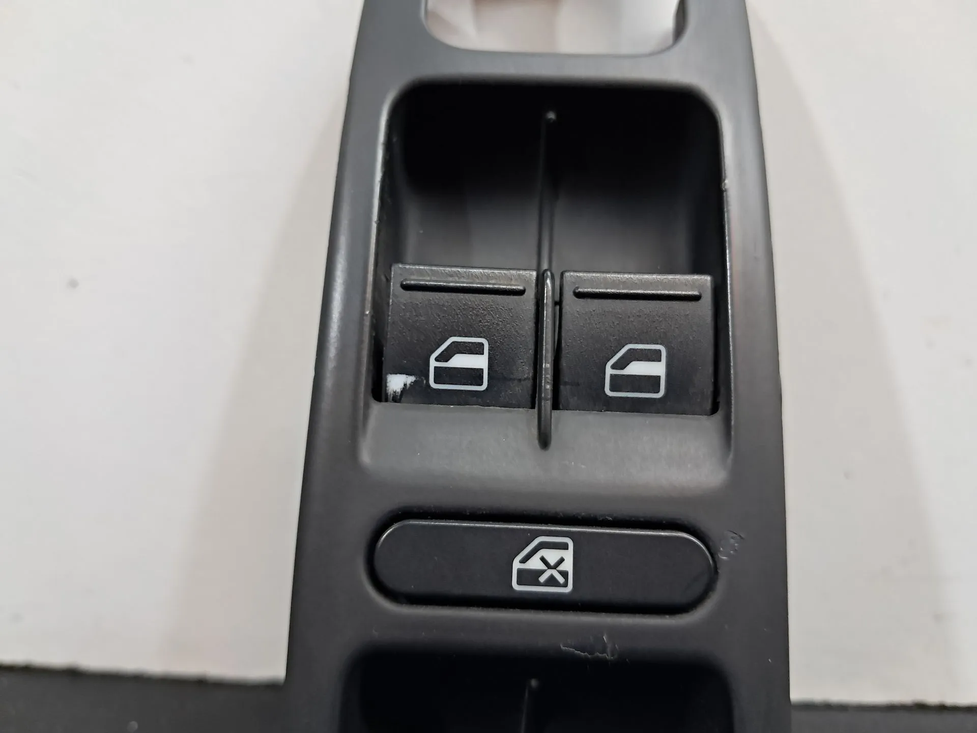 Commande / interrupteur lève-vitre Avant gauche VOLKSWAGEN Golf VI (5K1) Imagem-2