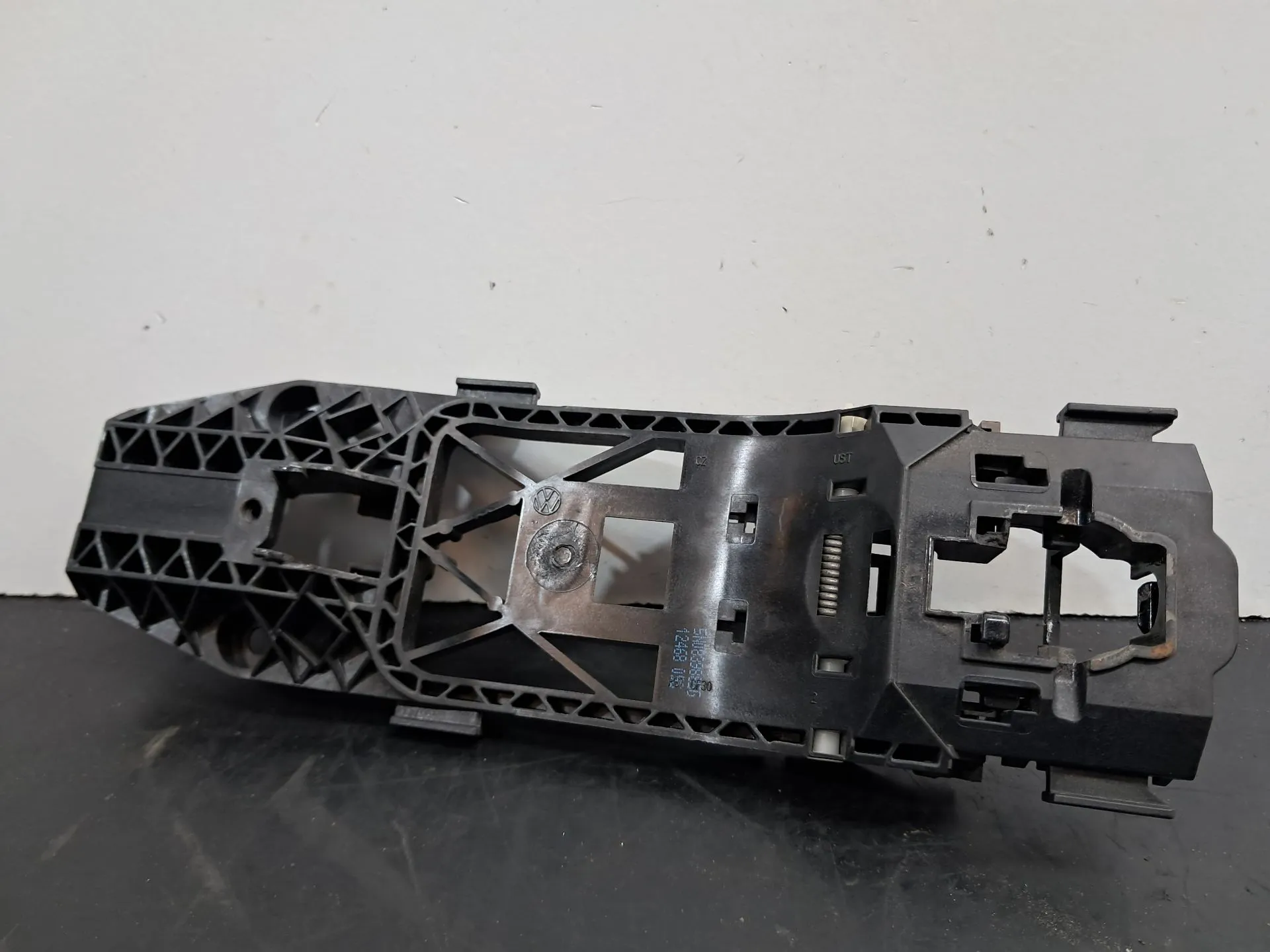Support poignée porte avant Droite VOLKSWAGEN Golf VI (5K1)