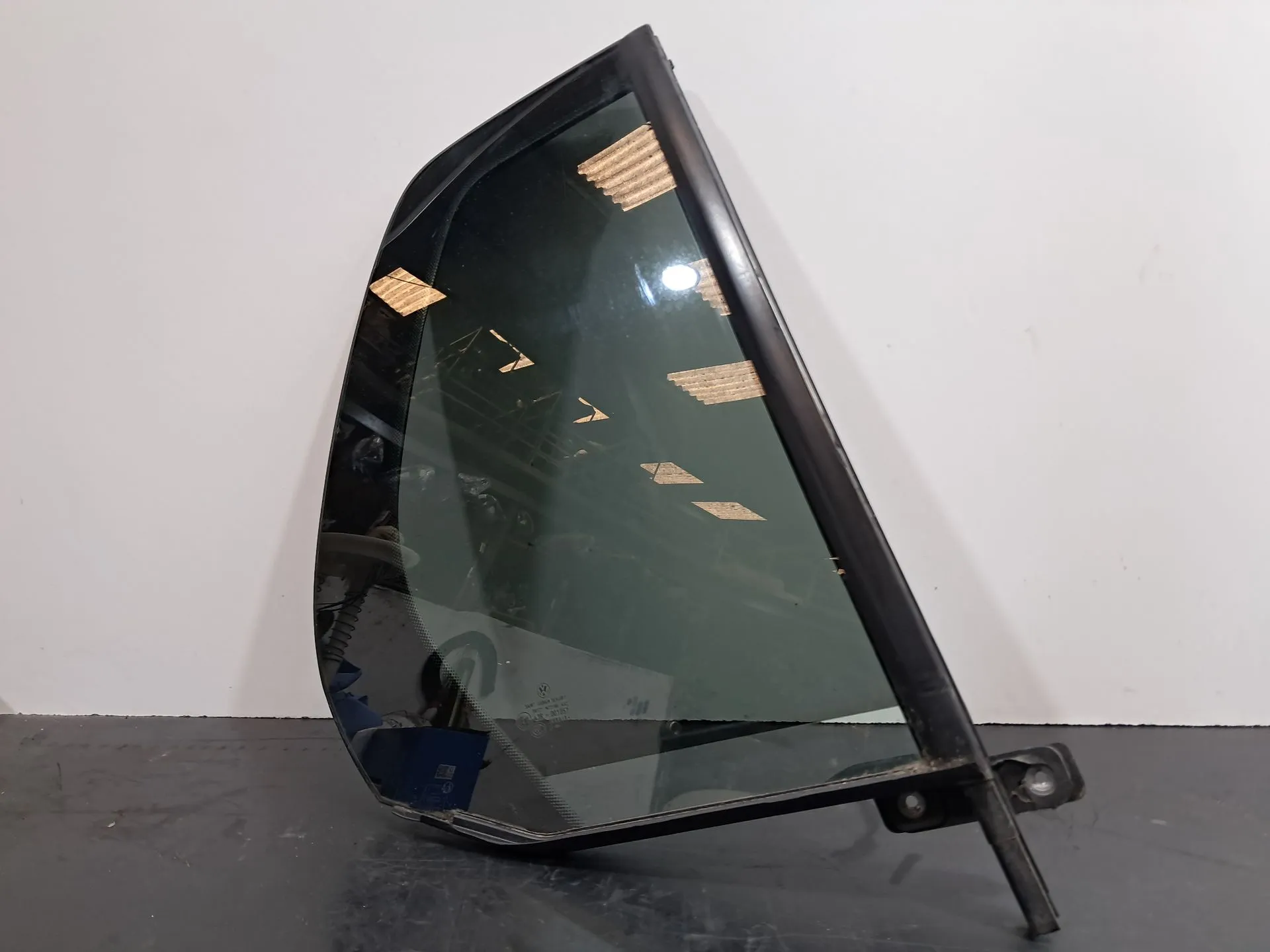 Right rear triangle window VOLKSWAGEN Golf VI (5K1)