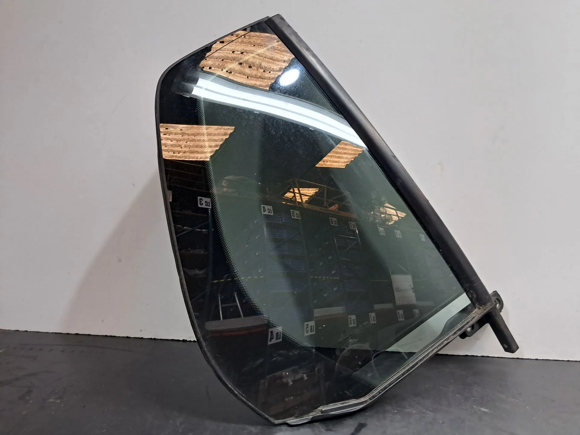Vidro triangular da porta trás direito VOLKSWAGEN Golf VI (5K1) Imagem-1