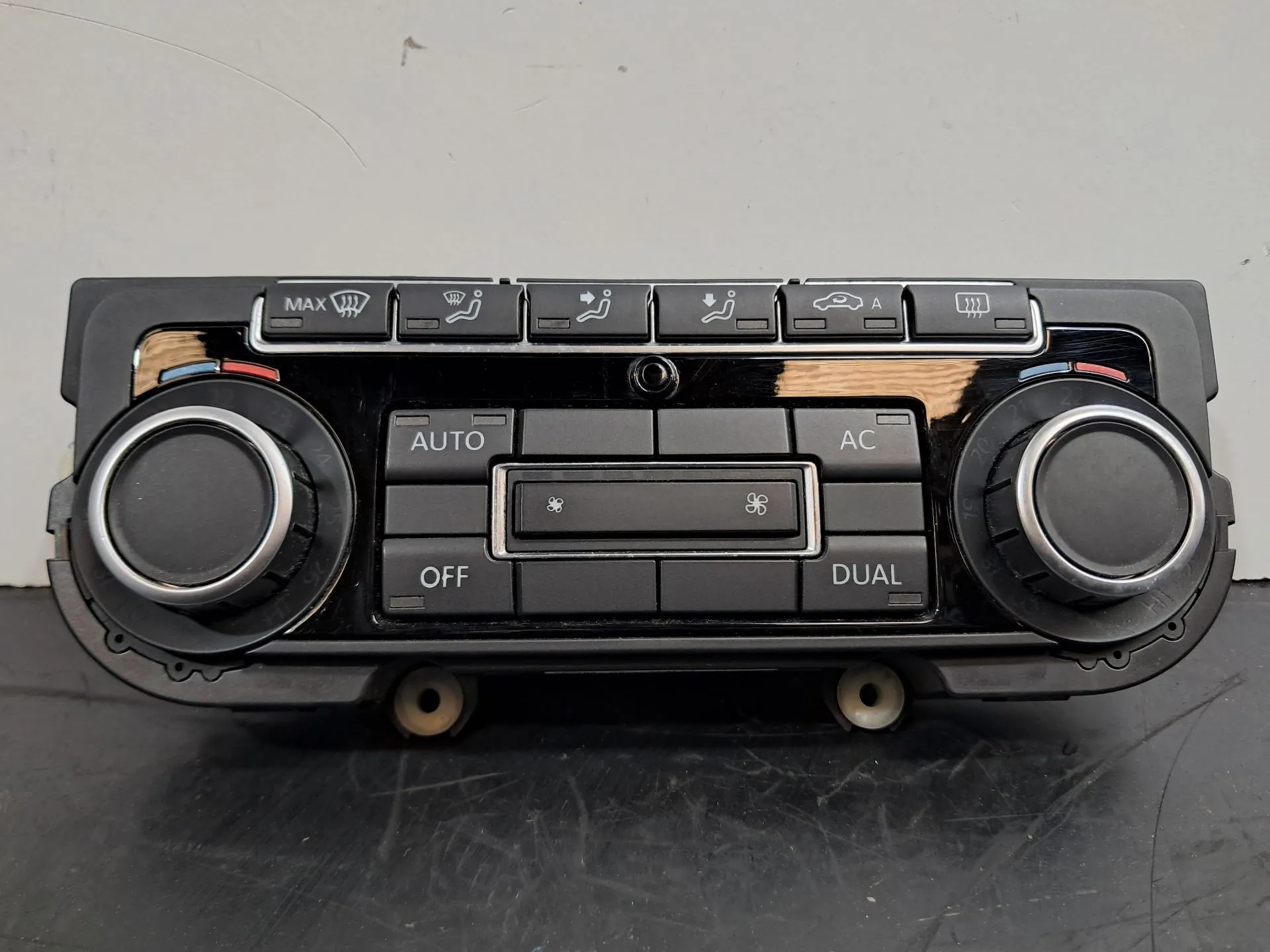 Commande chauffage VOLKSWAGEN Golf VI (5K1) Imagem-1