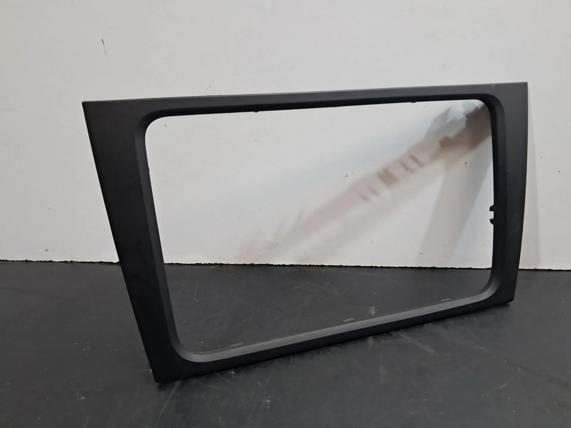 Moldura consola central / radio / aro VOLKSWAGEN Golf VI (5K1)