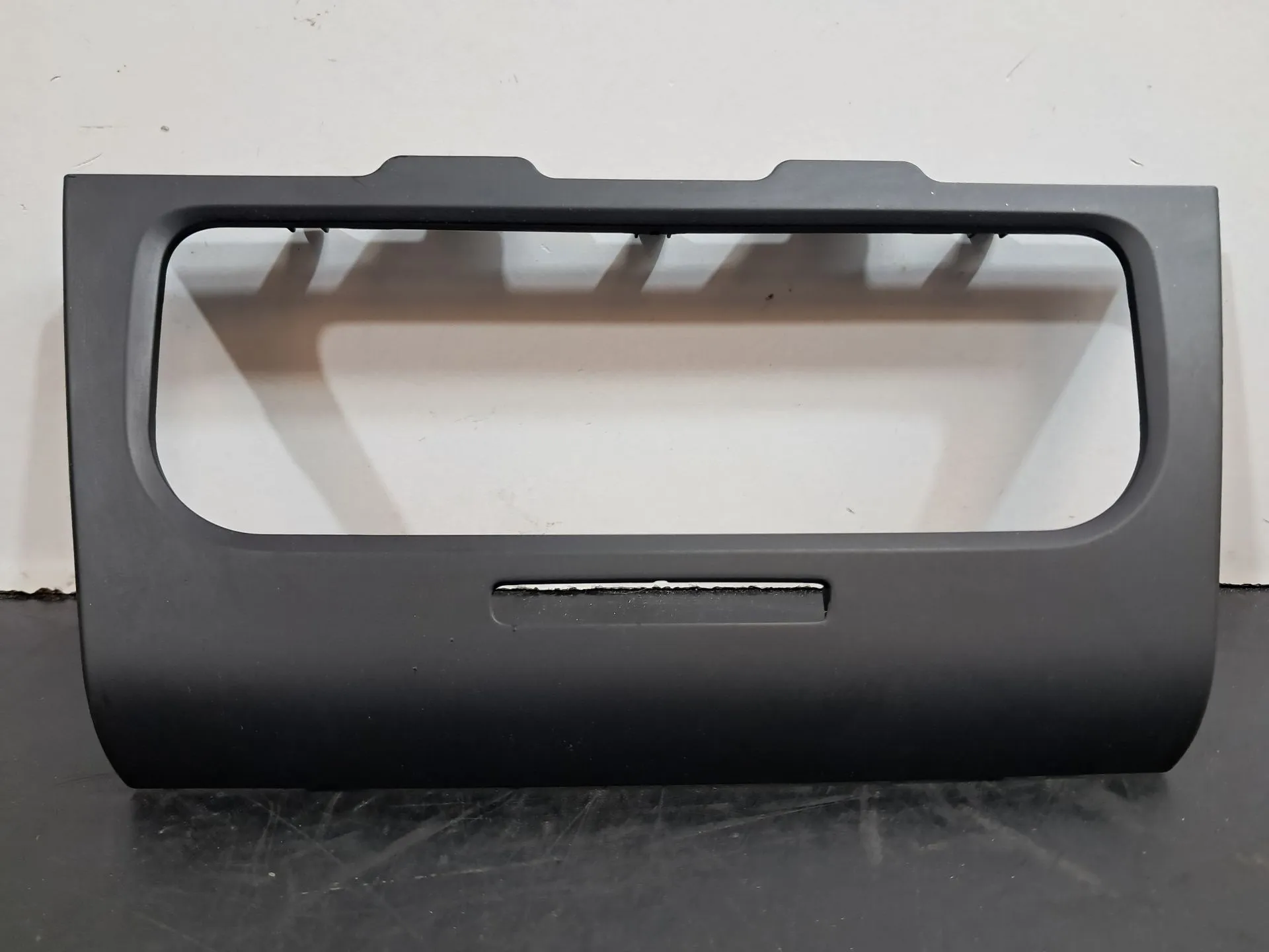 Panneau revêtement console centrale / radio VOLKSWAGEN Golf VI (5K1) Imagem-1