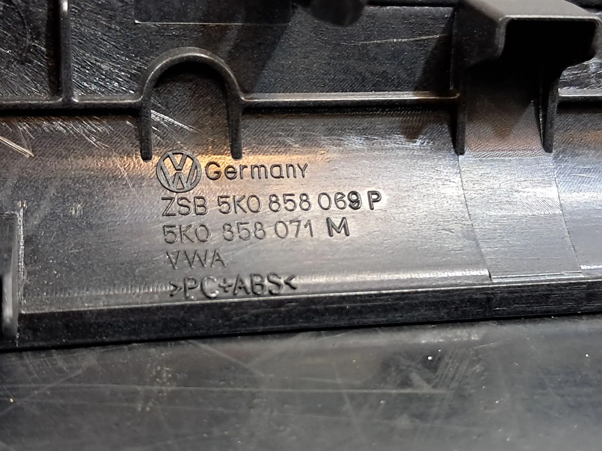 Panneau revêtement console centrale / radio VOLKSWAGEN Golf VI (5K1) Imagem-3